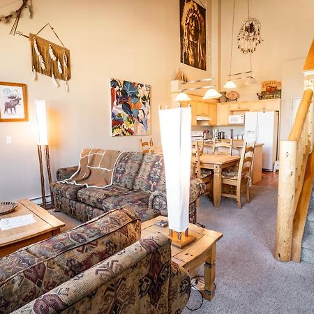 Apartment 406, Indigenous Artefacts Canmore Buitenkant foto