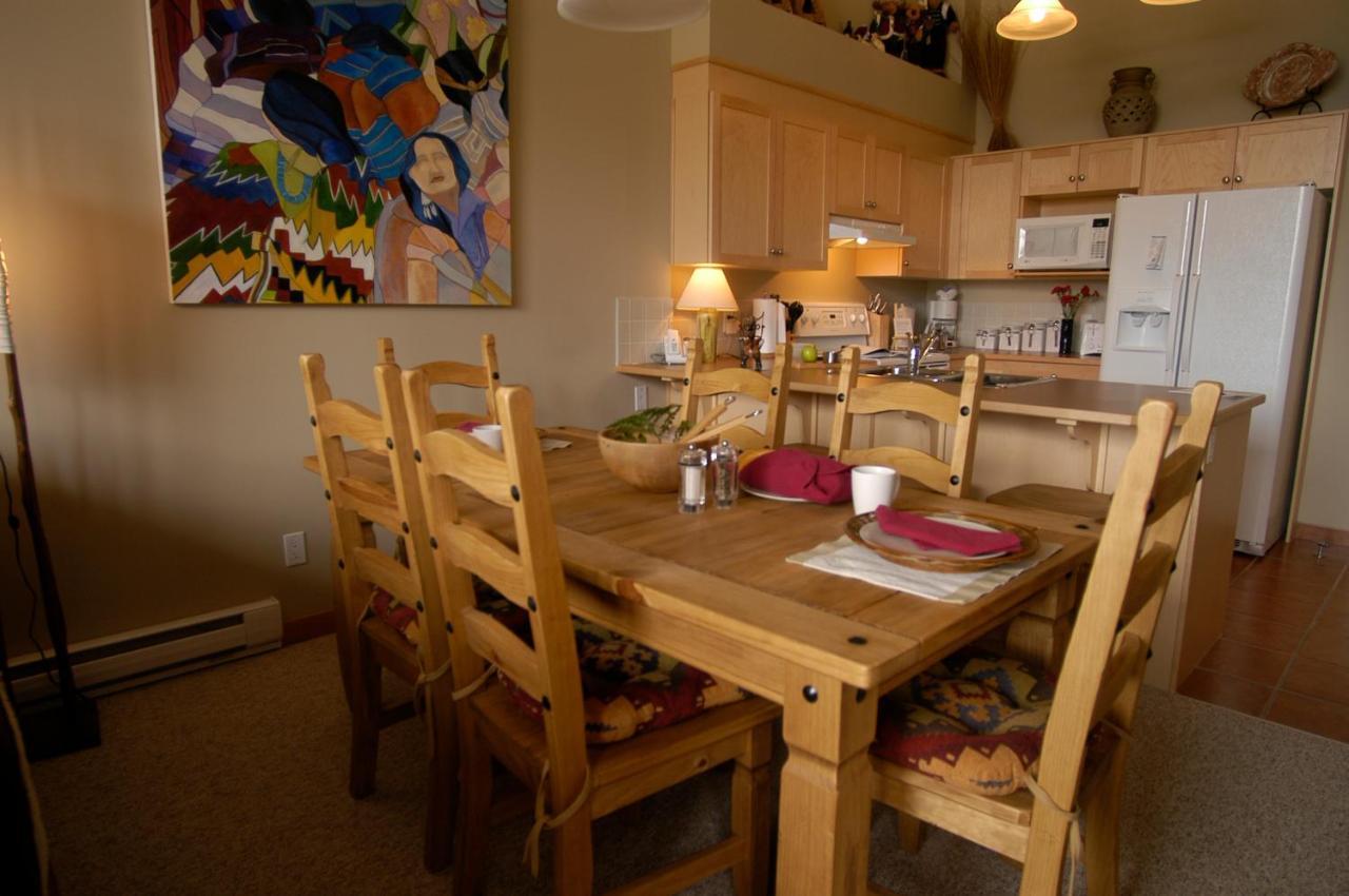 Apartment 406, Indigenous Artefacts Canmore Buitenkant foto