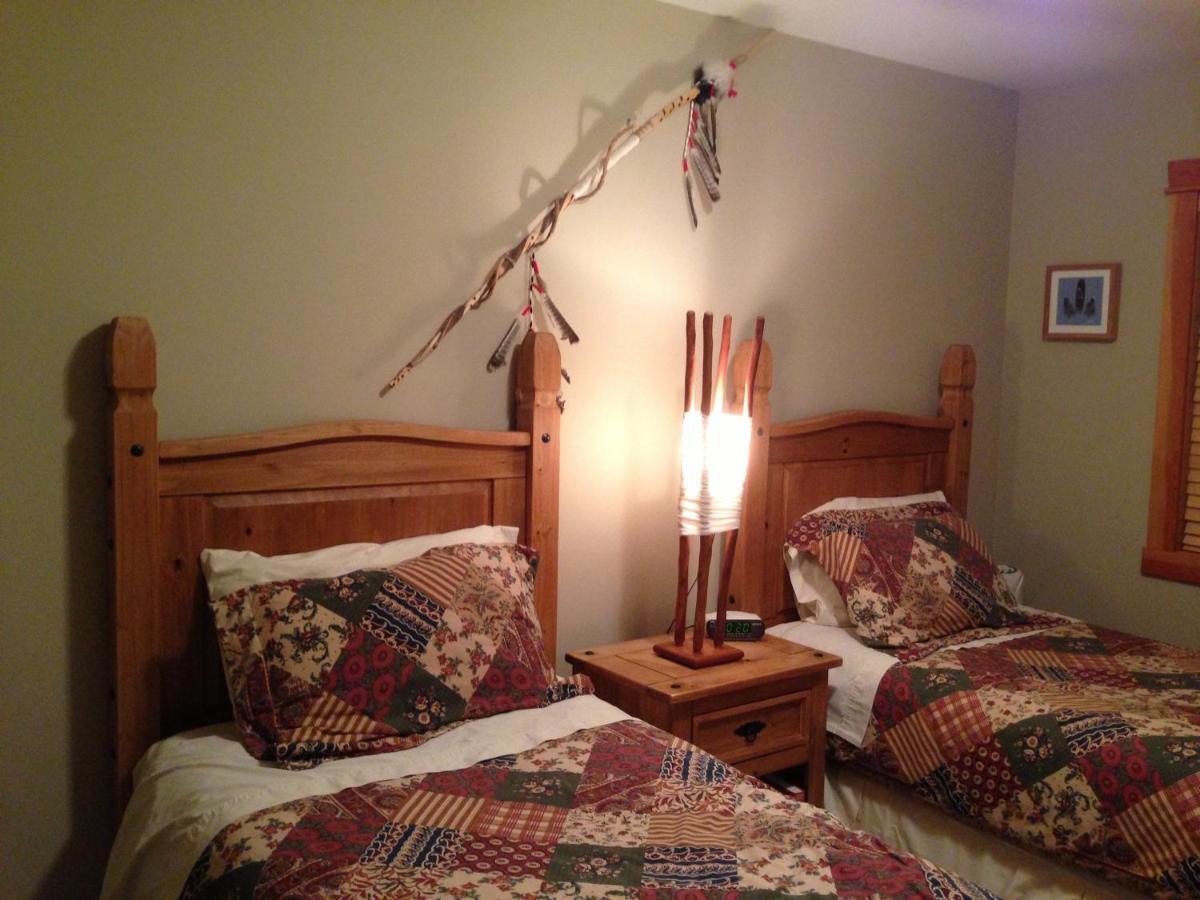 Apartment 406, Indigenous Artefacts Canmore Buitenkant foto