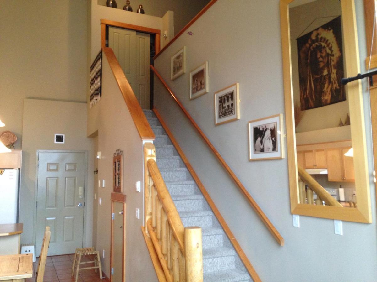 Apartment 406, Indigenous Artefacts Canmore Buitenkant foto