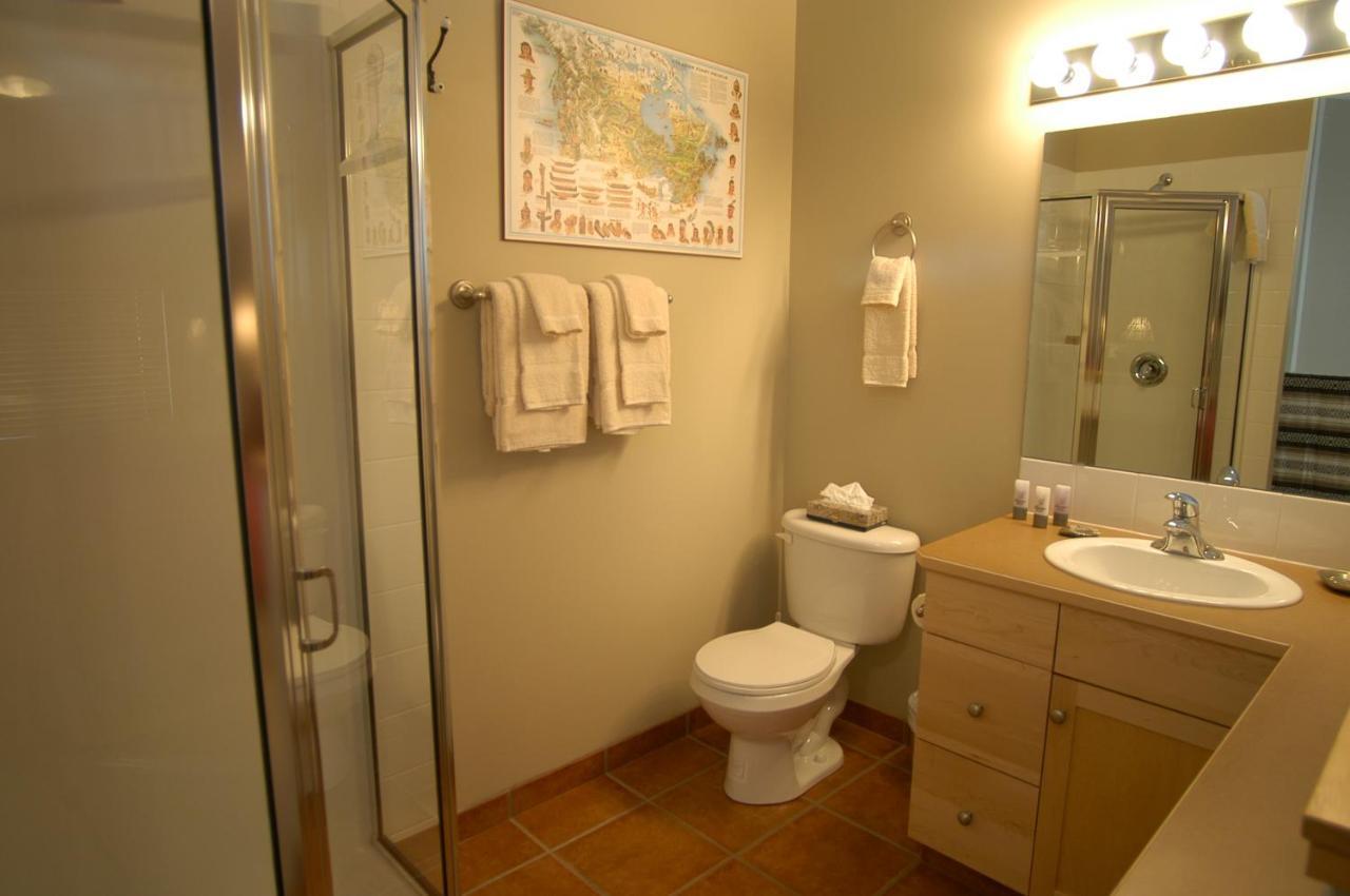 Apartment 406, Indigenous Artefacts Canmore Buitenkant foto