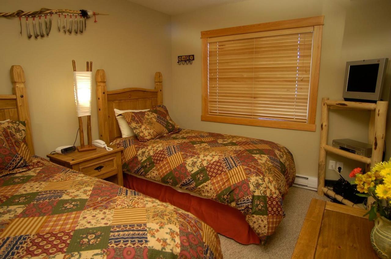 Apartment 406, Indigenous Artefacts Canmore Buitenkant foto